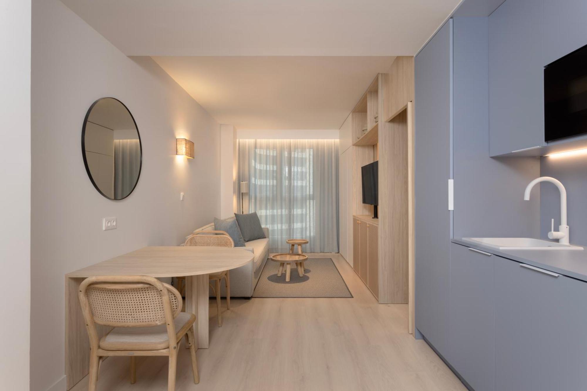 Staybridge & By Ihg Hotell