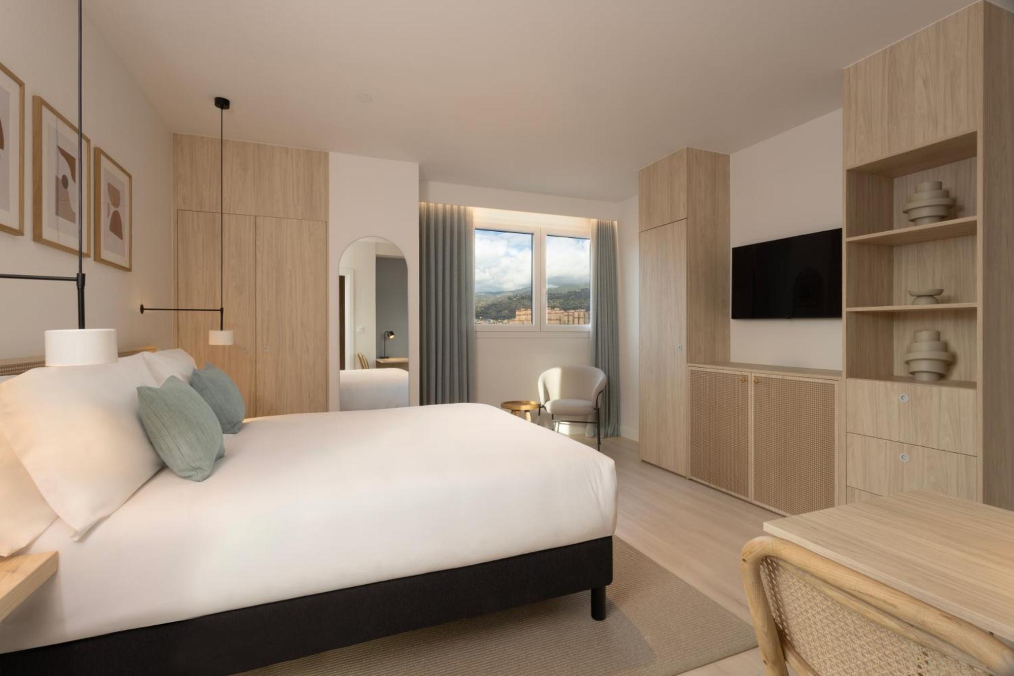 Staybridge & By Ihg 3*